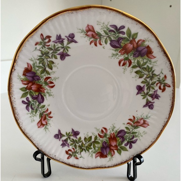 EUC VTG Queens Rosina China Co. Bone China Teacup and Saucer in “Wild Flowers” - Picture 5 of 8